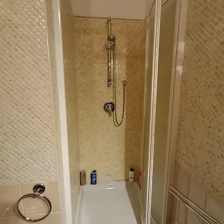 Orchidea Stanza Privata In Condiviso 